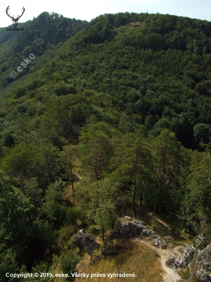 V okolí Uhroveckého hradu