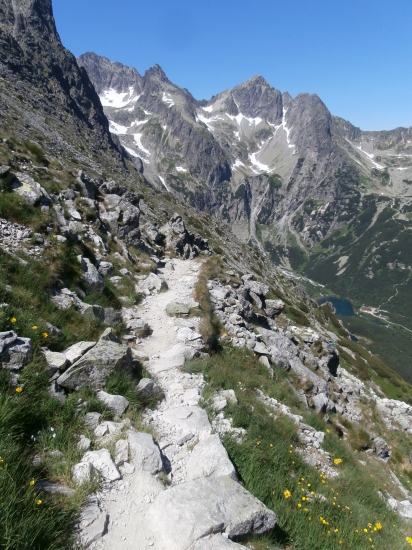 Chodník v skalach