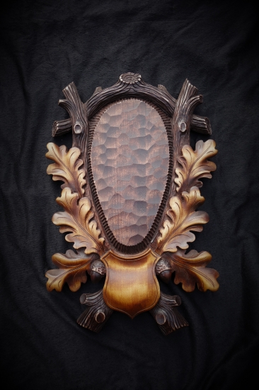 Ručně vyřezávaná podložka pod srnce