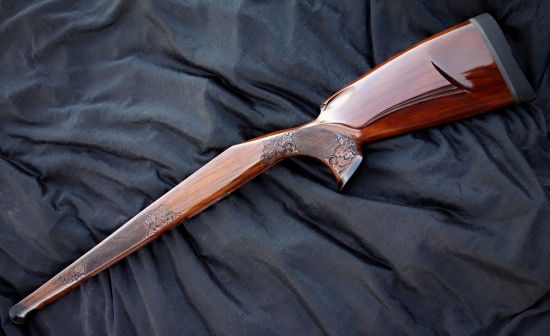 Pažba na CZ550 (turecký ořech, eben, řezby, šelak)