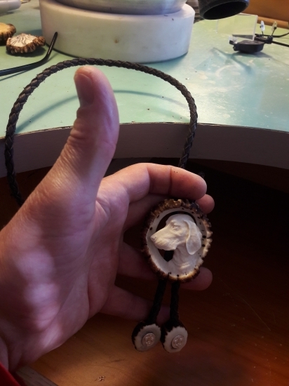 Bolo, polovnicka kravata.