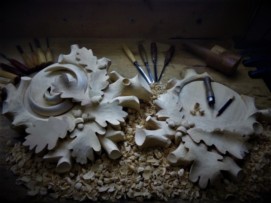 Budúce podložky pod strieborné diviačie kly...