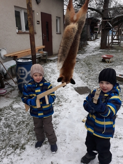 Malí poľovníci so silvestrovským lišiakom