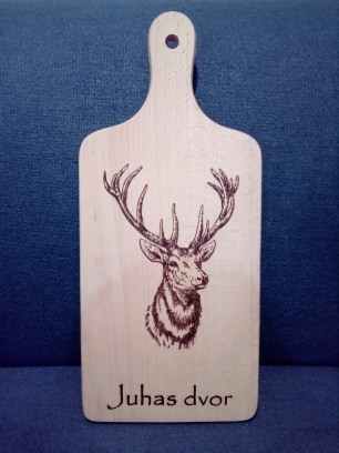 Vypálený jeleň na lopáriku