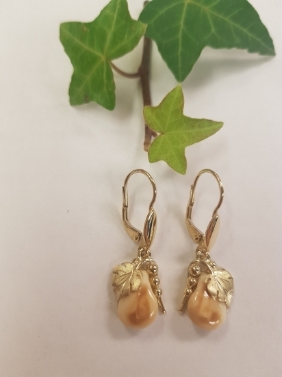 Zlaté náušnice s jeleními grandlami