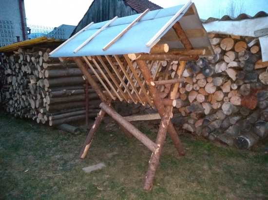 Nový krmelec pre srnčiu