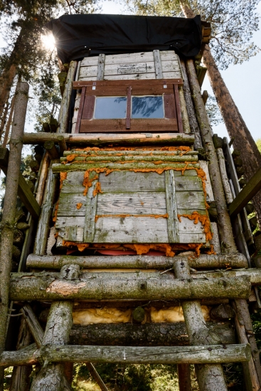 řádně zateplený a splácaný z kdečeho