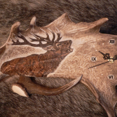 HODINY Z DANČÍ LOPATY - troubící jelen