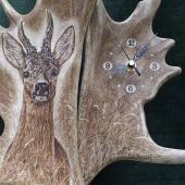 Hodiny z daňčích lopat