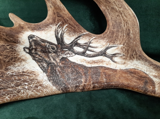 Motiv na daňčí lopatě - JELEN - na přání zákazníka