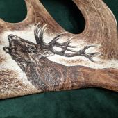 Motiv na daňčí lopatě - JELEN - na přání zákazníka