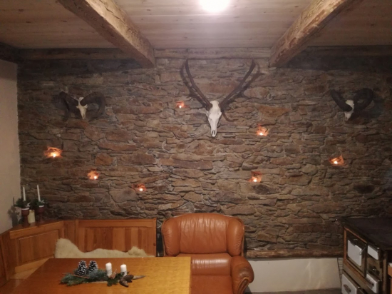 Už se nám zašívárna v loveckém stylu rýsuje.