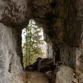 Okno pod vrcholom Hrdošnej skaly