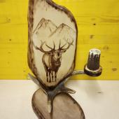 Lampa s vypaľovanym jeleňom