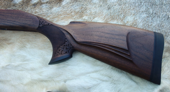 Nová pažba na CZ 550 (turecký ořech, eben, olej)