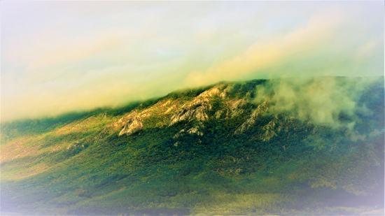 hmla,nízka oblačnosť a slnko