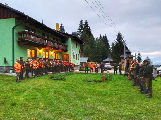 Nástup pred spoločnou polovackou