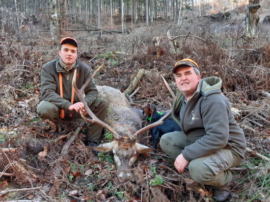 Otec so synom pri spoločnom úlovku