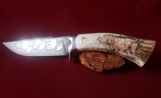 zdobený nôž...