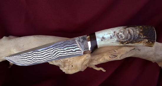 zdobený nôž...