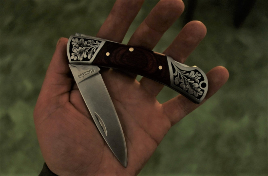 Zdobení nože rytinou