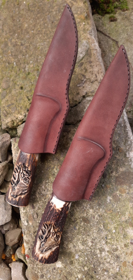 Pracovny noz s rezbou v rukoväti