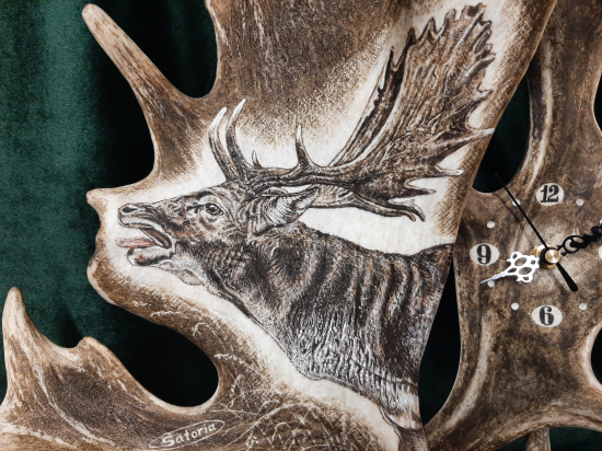 Hodiny z daňčích lopat