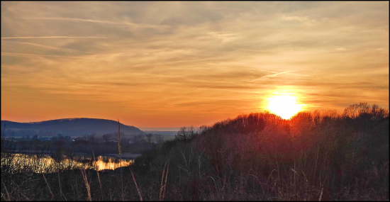 západ nad rybníkom ...