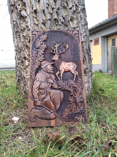 Reliéf sv Huberta ořechové dřevo 33x56cm