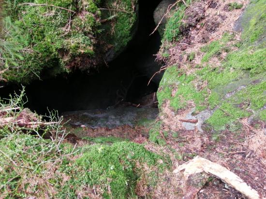 Vytrpěl si, spadl do skalní průrvy.