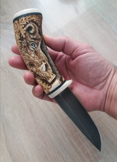 Damaškový s diviakom