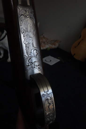 Ručně zhotovená rytina schránky na kulovnici ZG 47