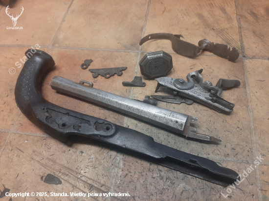 Křesadlová pistole, stav před repasováním.