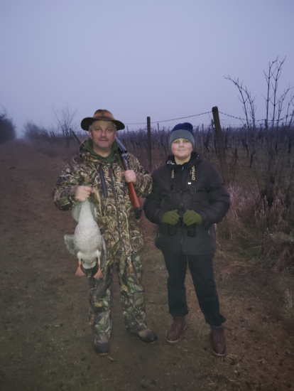 Lov hus na tahu, se synem.