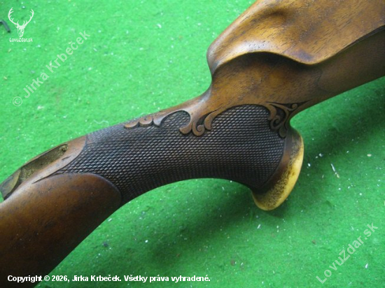 Designová úprava pažby na Cz550, doplněno parohem