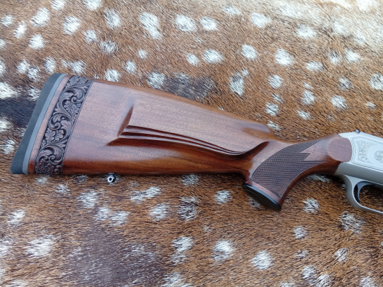 Prodloužení pažby a krycí řezba na Blaser