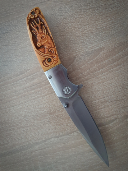 Zatvárací so srncom