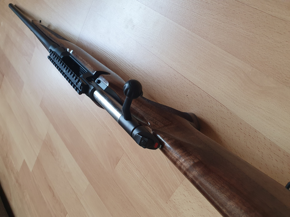 Nová guľovnica Sauer 101 (kal. 7x64) v dreve – Závit na tlmi