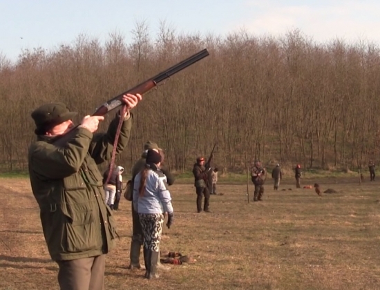 kameraman jurix zasiahnutý uloveným bažantom